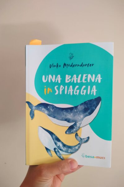 Una balena in spiaggia
